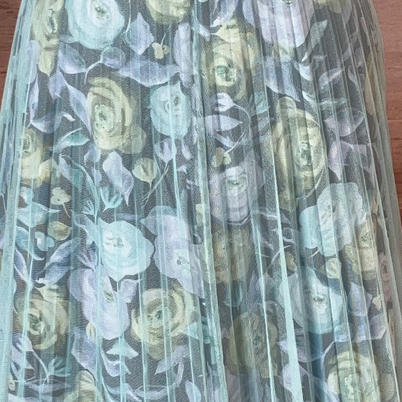 Burberry London, silk and sheer overlay skirt - Picture 4 of 15